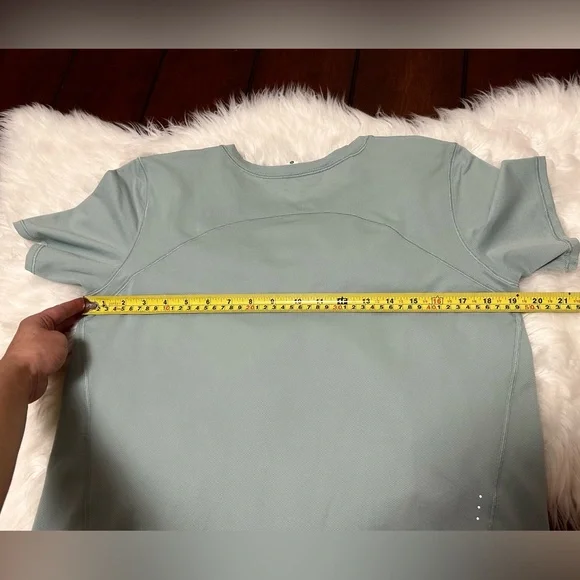Lululemon Size 8 High-Neck Running and Training T-Shirt
Silver Blue Light Green - Picture 12 of 13